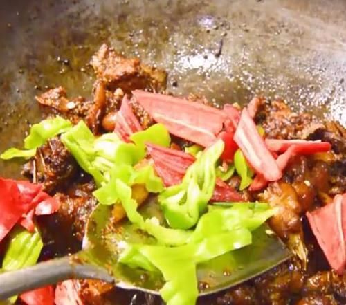  香辣|爆炒鸡块，一道香辣鲜美的家常菜，按照步骤学，也能做出饭店味道