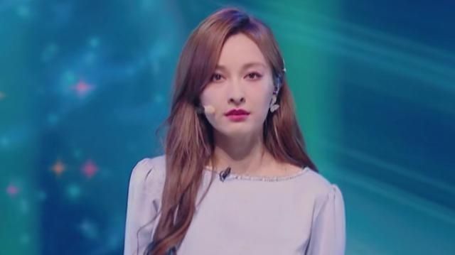  打回|吴昕在浪姐中逆袭，重回主持界却打回原形，本质还是业务能力欠缺