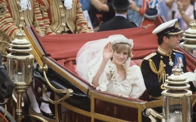 那一|哈里出生的那一晚,戴安娜哭着入睡,明知查尔斯骗她为何还要嫁