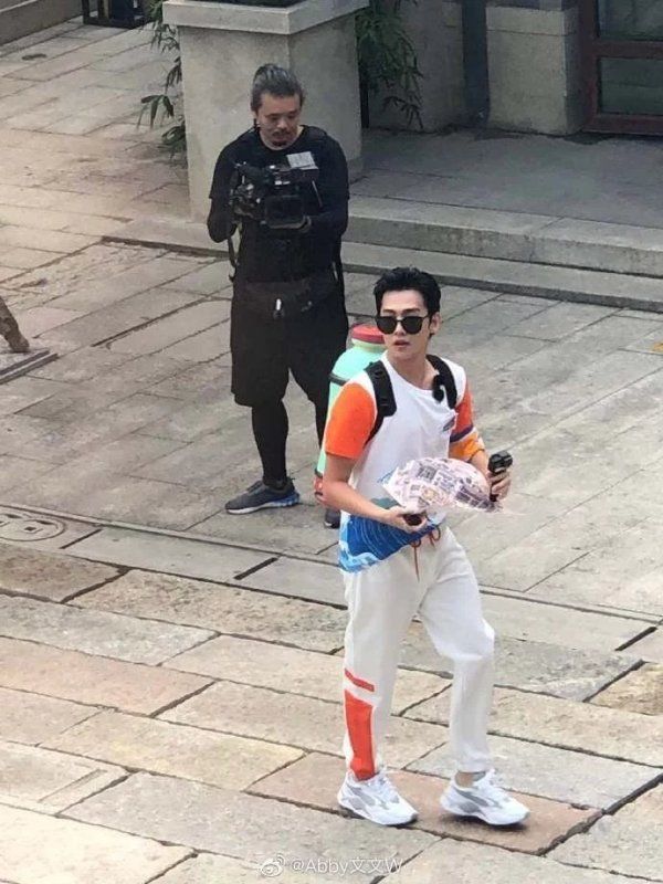  元气|元气满满的哥哥今天在青岛即墨古城录制！杨洋陈学冬超帅