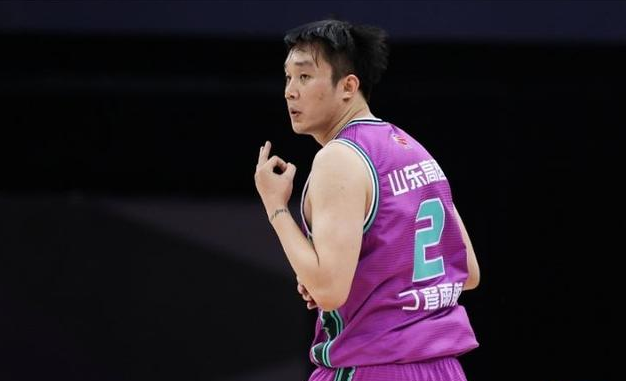 山东男篮大消息！顶级内线离队传闻不断，引发球迷关注