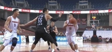 表情|表情太可爱了!赵睿制造韩德君第三犯,杜锋双手给他点赞