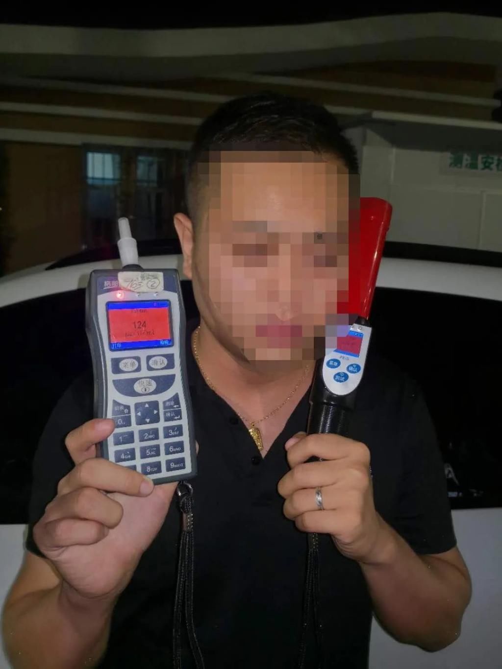  驾驶|男子驾驶保时捷醉驾，在家附近的路口被交警查获