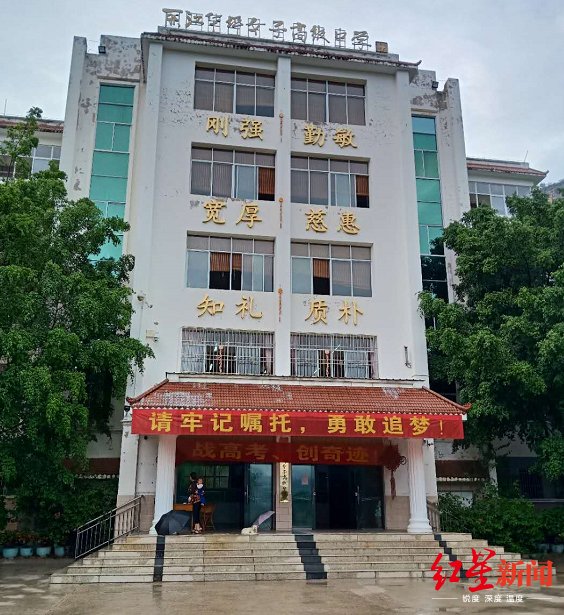  校长|突然成网红的女高校长张桂梅：我对孩子“狠”，只为她们突破成长的坚冰