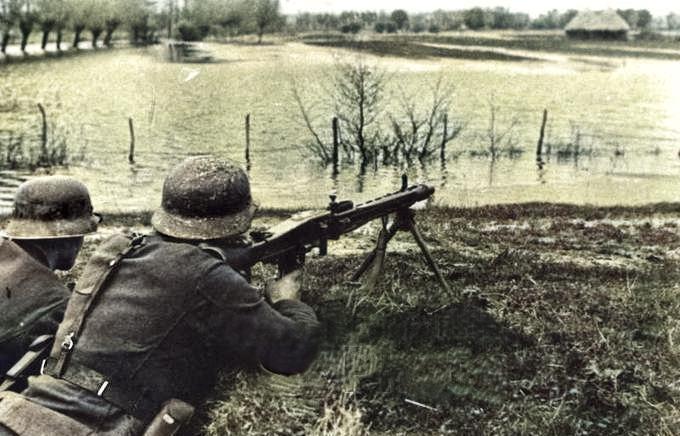 噩恶|二战老照片:“铁拳”是盟军坦克的噩恶,德军一种制式装备很多余