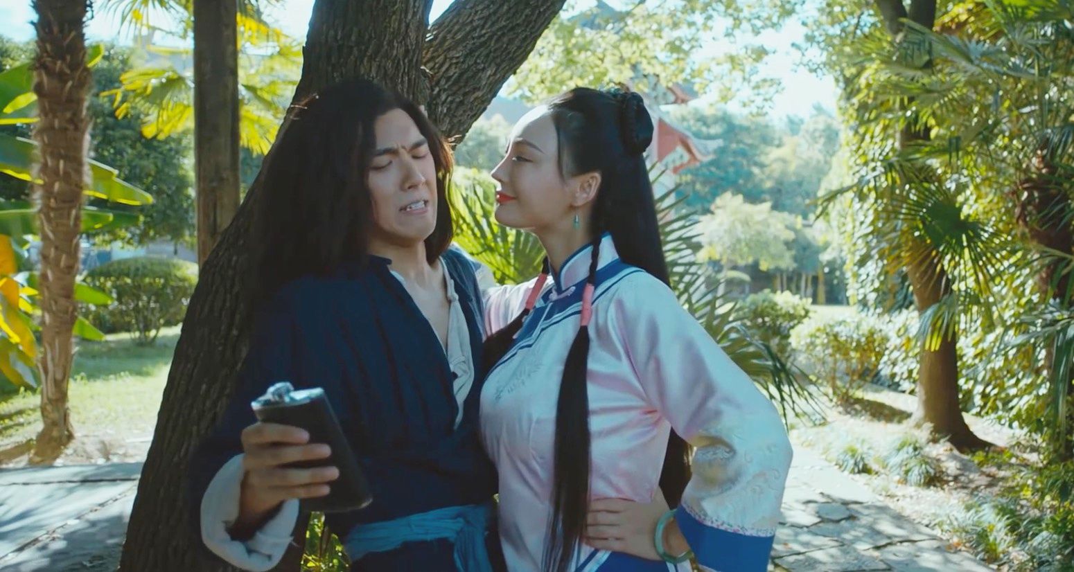  各半|谁还记得《一路向西》里的她，挑战张敏的经典角色，输赢各半