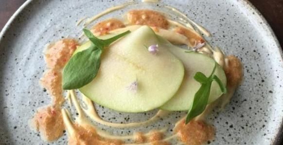 体验|亲临体验全澳最著名法国餐厅,品17道菜,赏55层美景,就餐3小时