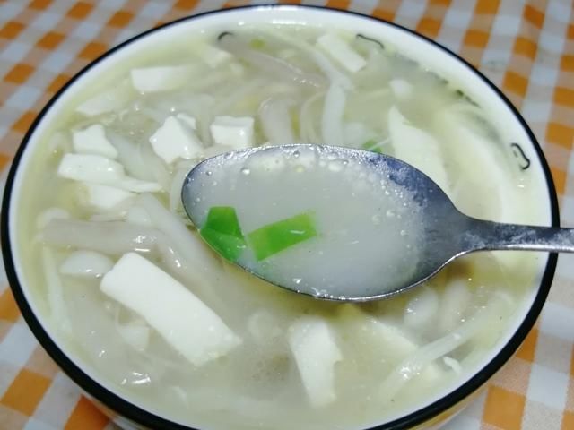 窍门|适合夏天喝的汤,豆腐三菌汤,三个窍门,鲜香嫩滑,好吃开胃下饭