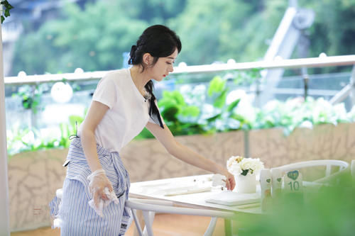  镜头|赵丽颖因 “亲闺女”镜头少，李浩菲被甩锅，网友：怪她镜头太多