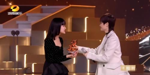  台前|《浪姐》宁静好刚！台前狠怼黄龄！后台因李斯丹妮抱团被宁静讽刺