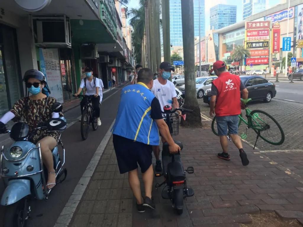 石岐|举手之劳显文明！石岐这群“志愿红”随手行动让文明如影随形~