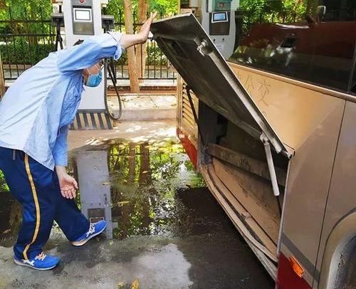  医生|他们的节假日，是假的……