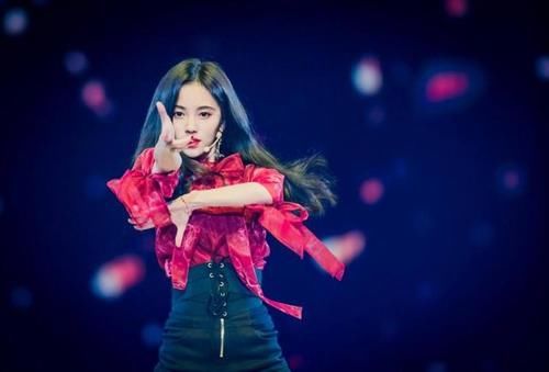  爱情|李现虐心爱情电影来袭，所选演员颜值太高，看定档日期网友难淡定