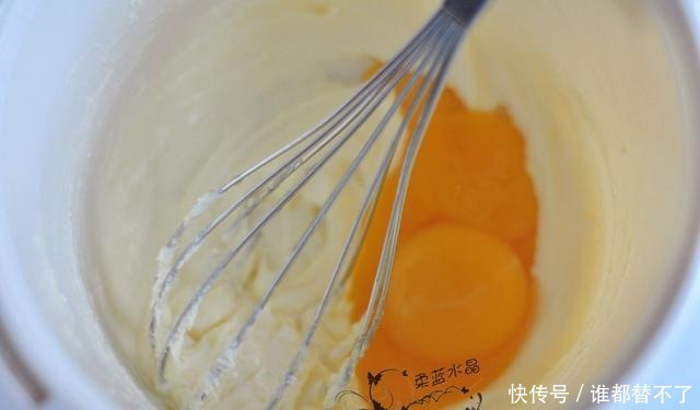 儿子|这饼奶香浓郁,又酥又掉渣,制作简单,成本又低,儿子太喜欢吃了