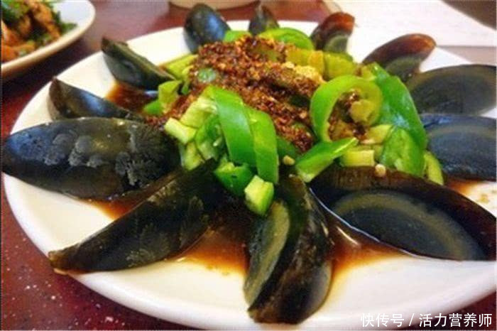 皮蛋里含的铅有多大危害(皮蛋里含有大量重金属铅，常吃会不会中毒？也许比你想象的有营养)
