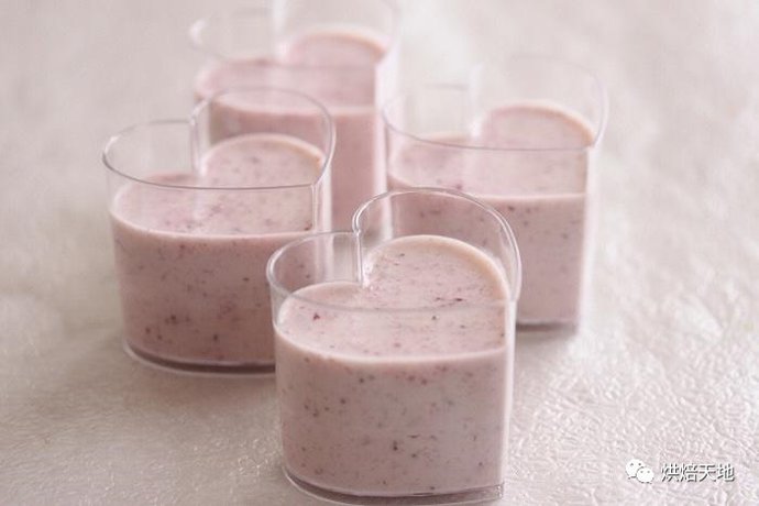 炼乳|夏日免烤小甜点，草莓炼乳布丁，香甜Q弹唇齿留香