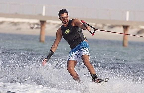  王子|卡塔尔王子在美留学“壕”得漏油，学历不用自己考？靠的都是假发票？