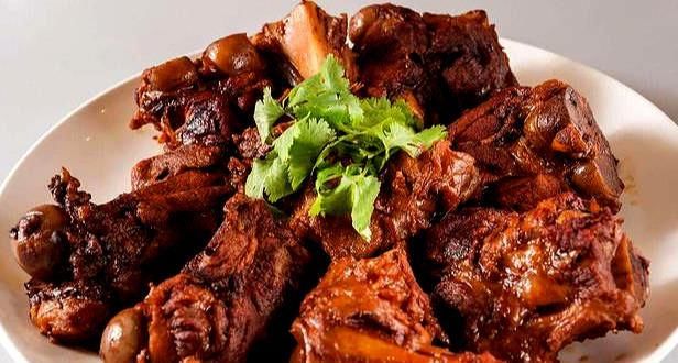  骨头|只需3步，又香又糯又营养的酱骨头，一家老小吃个过瘾，真香啊