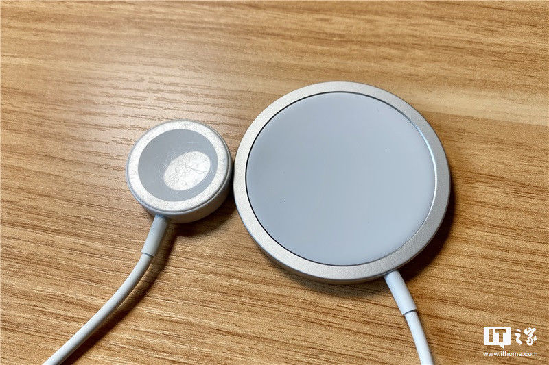 充电器|＂苹果 MagSafe 充电器＂第一时间开箱与简评