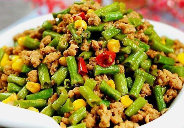 不熟|为什么你炒的豆角不入味?关键是少了这一步,难怪炒不熟还不入味