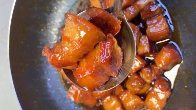 不腻|做红烧肉时，千万不要直接入锅，多加一个环节，猪肉鲜嫩不柴不腻