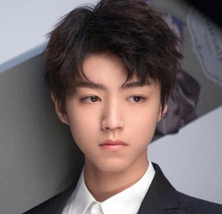  迎来|赵露思迎来首档常驻综艺，看到拟邀嘉宾阵容，谁能忍住不追