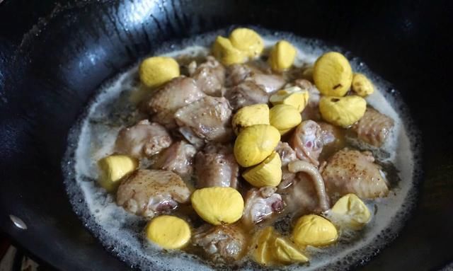 板栗鸡块|外国人叫它“人参果”,和鸡肉一起炖,健脾养胃还补肾
