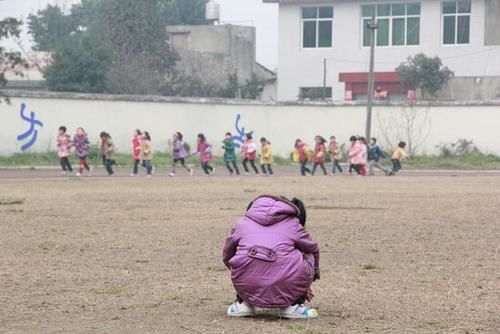  离家出走|好险！11岁男孩被妈妈罚跪第二天出走，留下一封信吓哭妈妈
