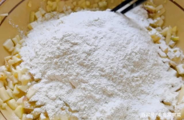 好吃|教你苹果新吃法,加一碗面粉,蓬松暄软,果香十足,比面包还好吃