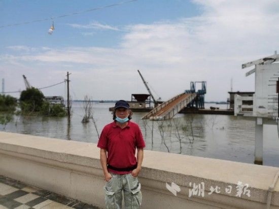 全媒|洪水不退，决不松劲！湖北日报全媒记者奋战在一线