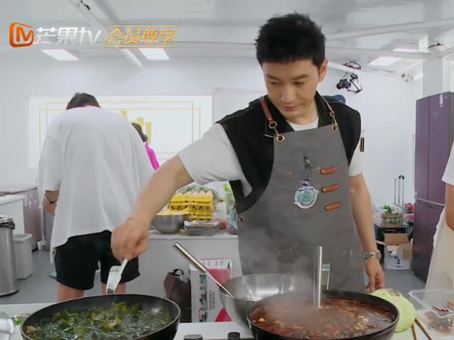  店长|黄晓明不讲卫生？接着盆子试吃，吃完再用筷子搅拌