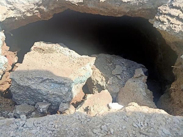  热心人|人行道上突然出现“大陷阱” 热心人赶紧立牌提醒