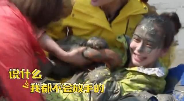  baby|Baby录制跑男手受伤，粉丝找她签名，她4字回应，网友：活该你红