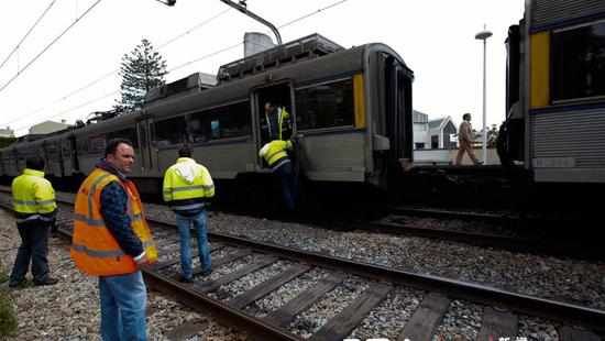  维修|葡萄牙火车与铁路维修车相撞脱轨 致2死50伤