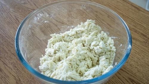 迷上|最近早餐迷上这道面食，一擀一卷，咬一口满嘴香，三伏天要多吃