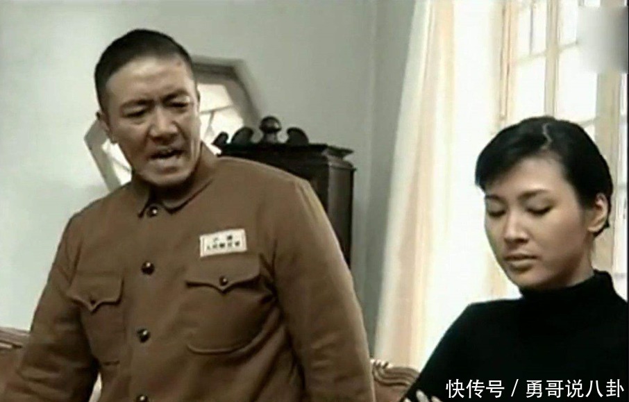  李云龙|《亮剑》因经费不足闹出不少笑话，骑兵团就俩马，李云龙当群演！