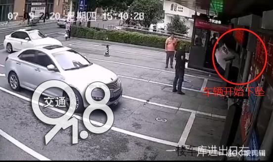  车库|小车刚进停车场，连人带车直坠十米深井！这种车库挺常见……