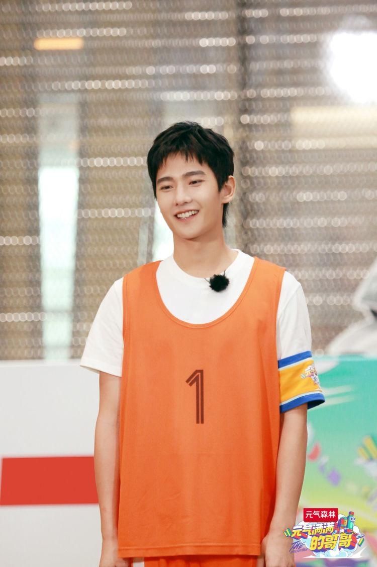  身份|《元气满满的哥哥》玩大了 胡军杨洋互换身份遭昔日队友无情吐槽