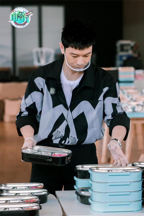  中餐厅|黄晓明《中餐厅》“爱心盒饭”计划圆满达成 雨中送餐致敬平民英雄