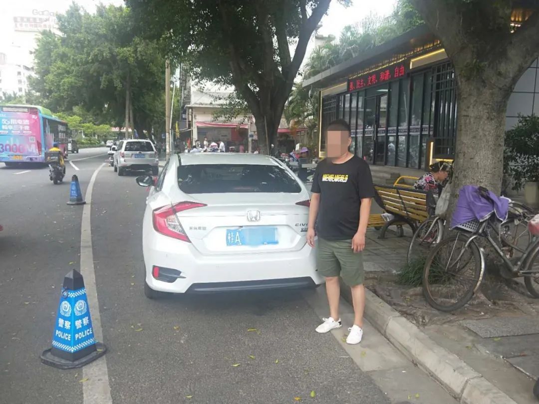  向车外抛洒|向车外丢掷矿泉水瓶，这名车主不到15分钟就被逮住处罚