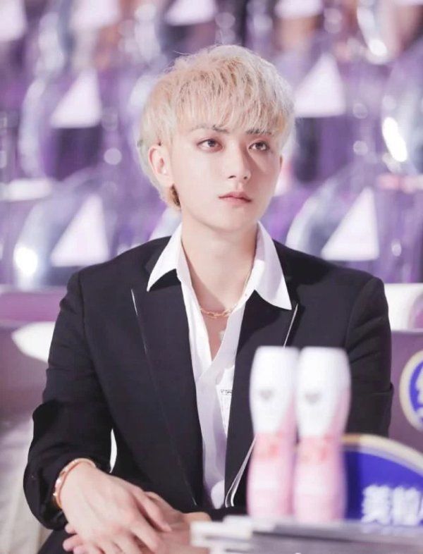  练武功|徐艺洋放飞自我练武功，黄子韬直接一脸懵，公开吐槽却被调侃太直男