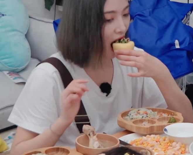  餐盘|谢可寅许佳琪餐盘没剩饭，小孩都吐槽，谁注意郑爽？中了减肥的毒