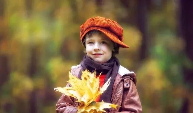  年后|双胞胎姐妹3岁时走失，30年后相见差距令人感慨，网友：更像母女