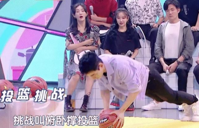  状态|《快本》预告精彩了，朱一龙和大学同学同台，状态比第一次放得开