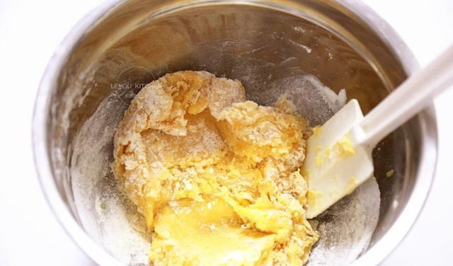 新意|在家做月饼，换个样子更有新意，端上桌就被一抢而光