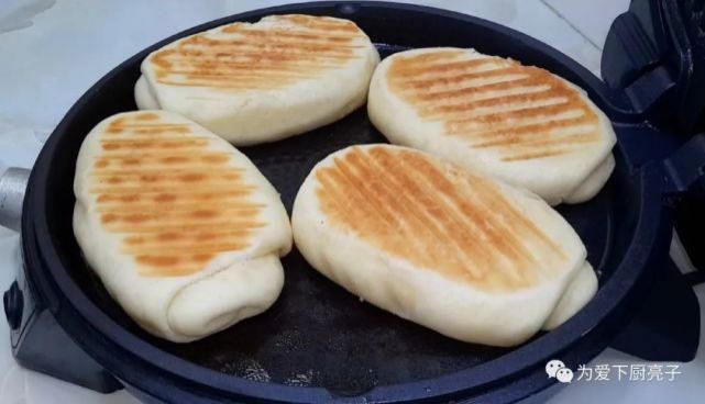  面包|烧饼这样做才好吃，加几勺白糖，外焦里软又蓬松，比面包香甜好吃