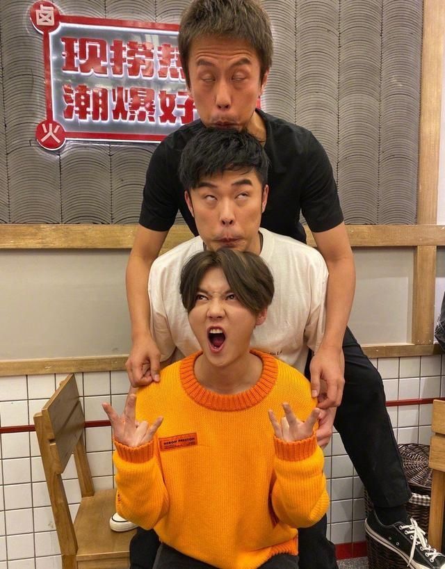  回来|邓超分享新综艺动态，配文这是什么综艺，感觉青春要回来了？