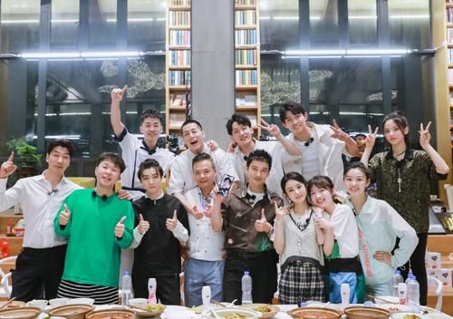  素人女嘉宾|杨超越唱歌跑调，唱功被素人吊打，王俊凯的吐槽太不给面子