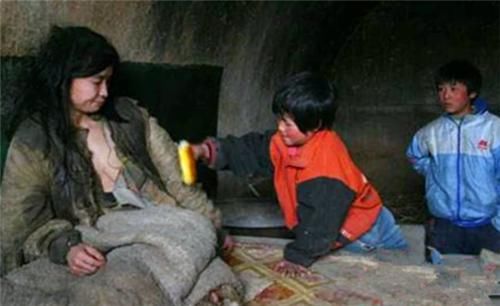 拐卖|16岁少女被拐后，被傻兄弟关窑洞17年，发现时已被折磨到精神失常