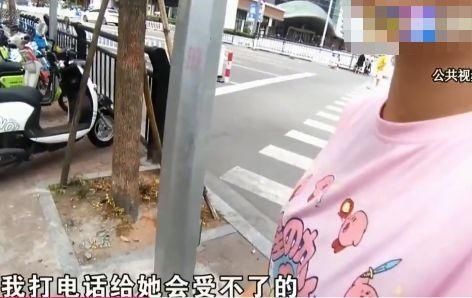  小郑|17岁女孩追尾轿车，无钱赔偿急得直哭，路人看不下去街头众筹帮忙